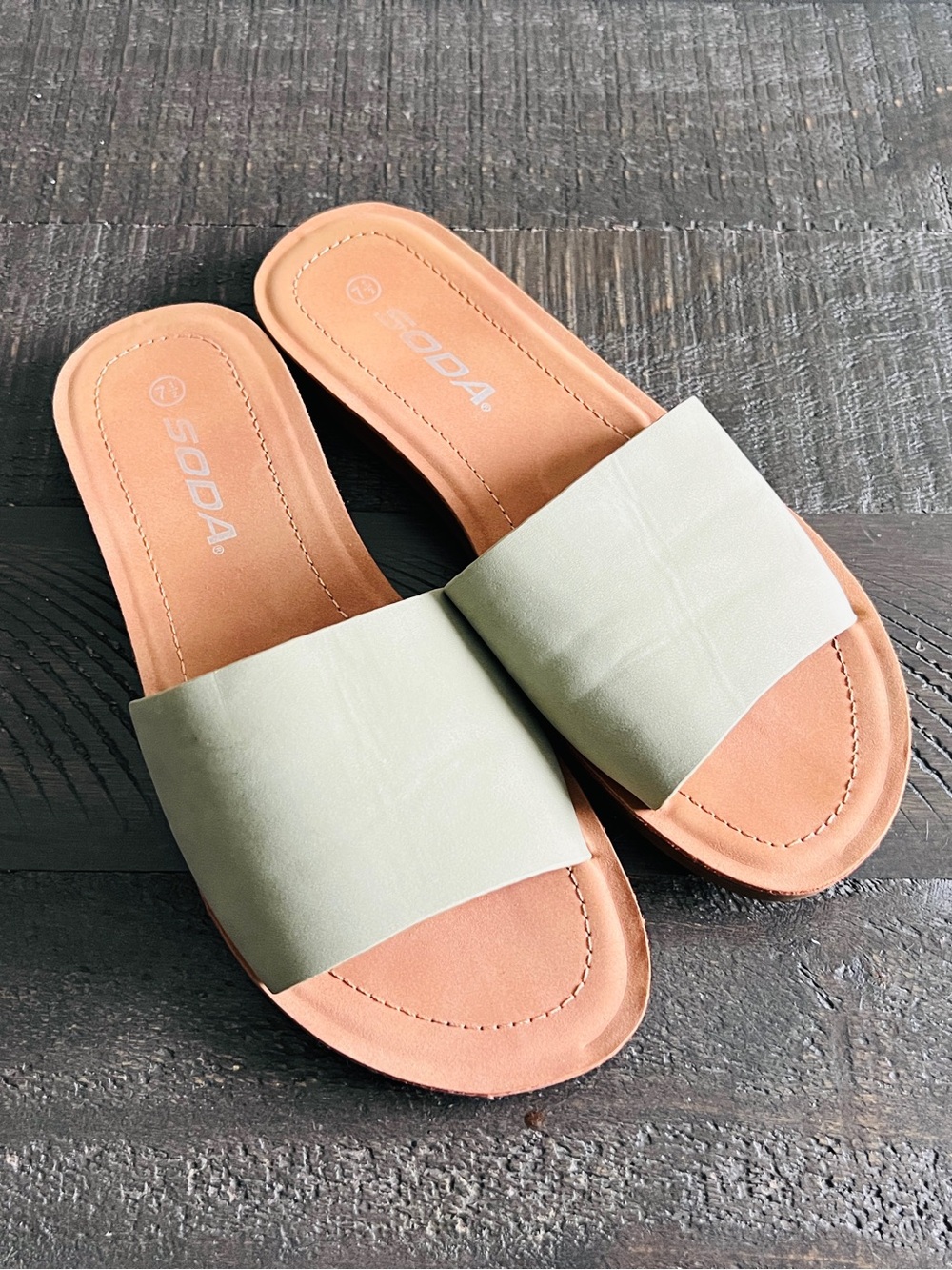 Soda Sage Green Slide Sandals Womens 7.5 Minimalist Coastal Casual Summer Slides